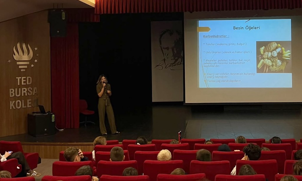 Diyetisyen Sabiha Ataç Asan’ın 4. sınıflara beslenme sunumu